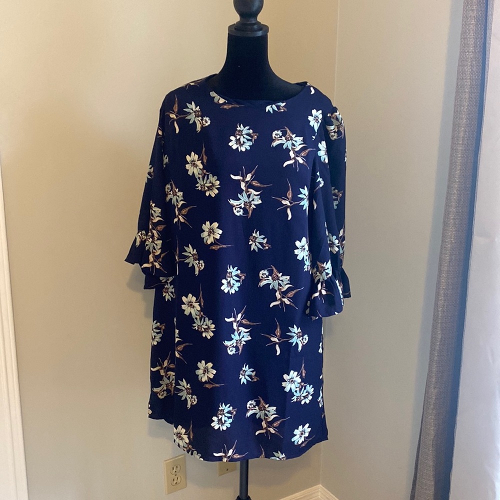 Just above the knee length dress. Wear with leggings or tights.